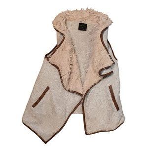 LOVE TREE Sherpa sweater vest medium tan/brown